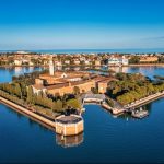 Vista dall'alto su alcune delle piccole isole che compongono la laguna veneziana
